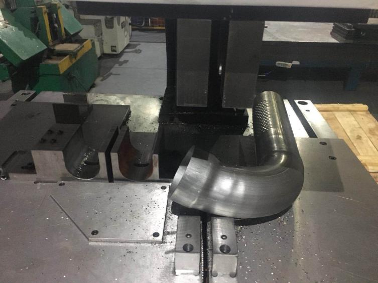 全自動鋁型材切割機